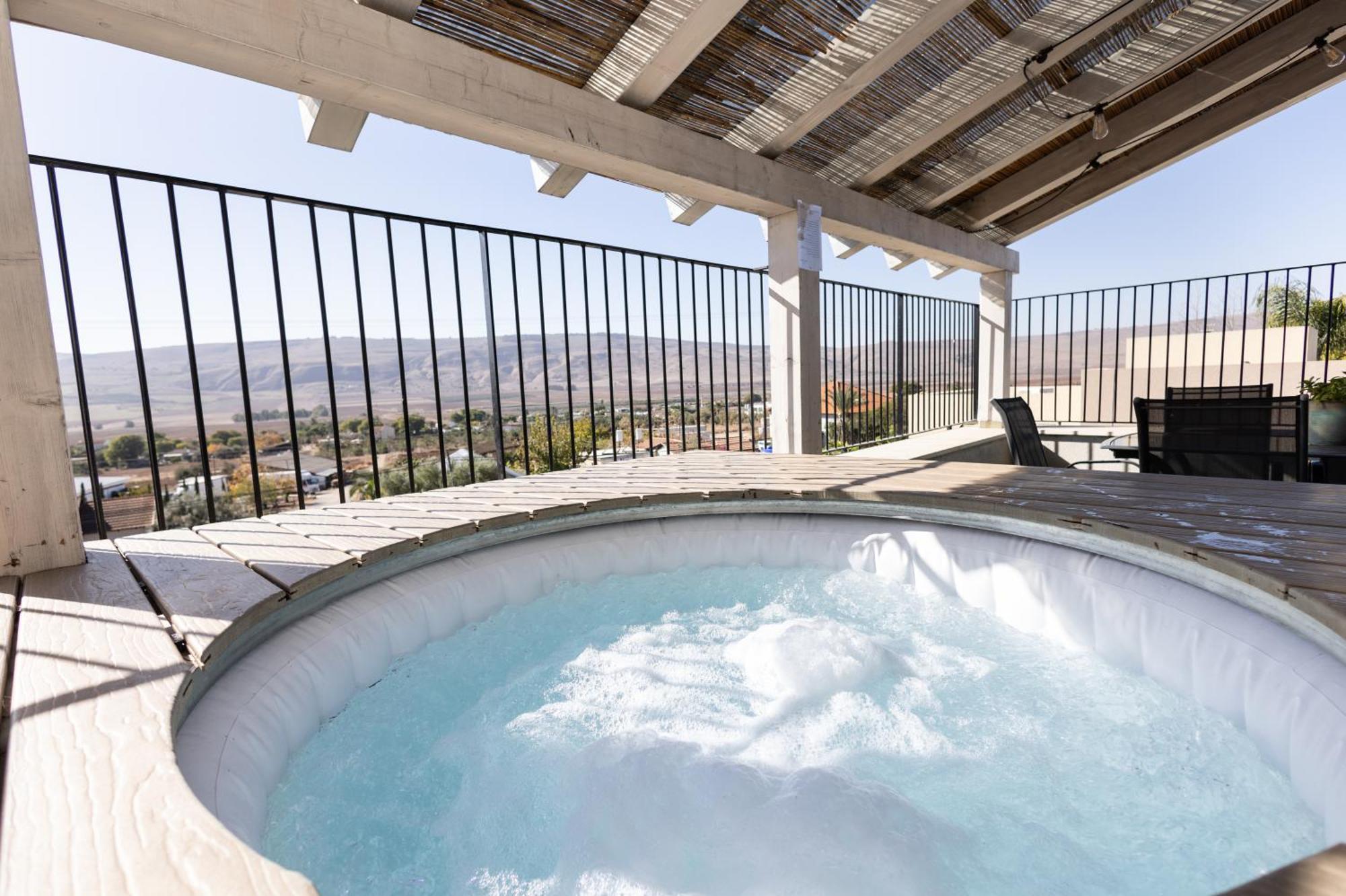 בגג העמק On The Roof Of The Valley HaZor'im Exterior photo