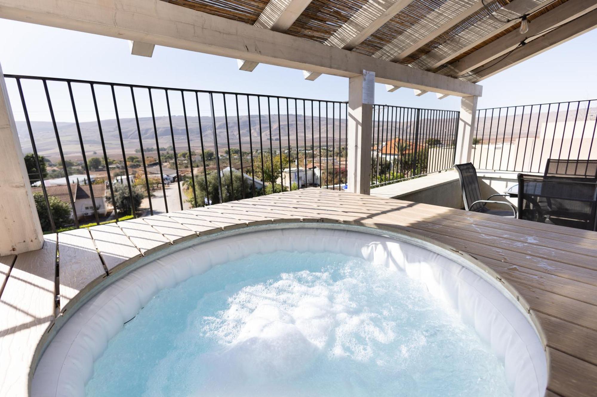 בגג העמק On The Roof Of The Valley HaZor'im Exterior photo